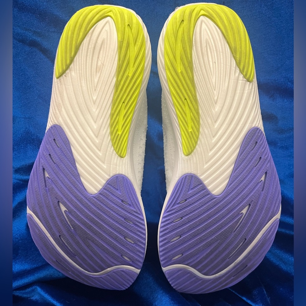 Women’s New Balance Fuel Cell sneakers - Picture 6 of 6